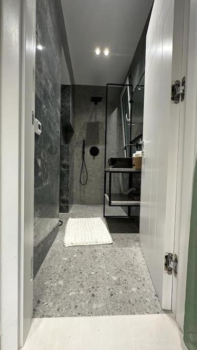 Host Apartament Elio Tiranë Luaran gambar