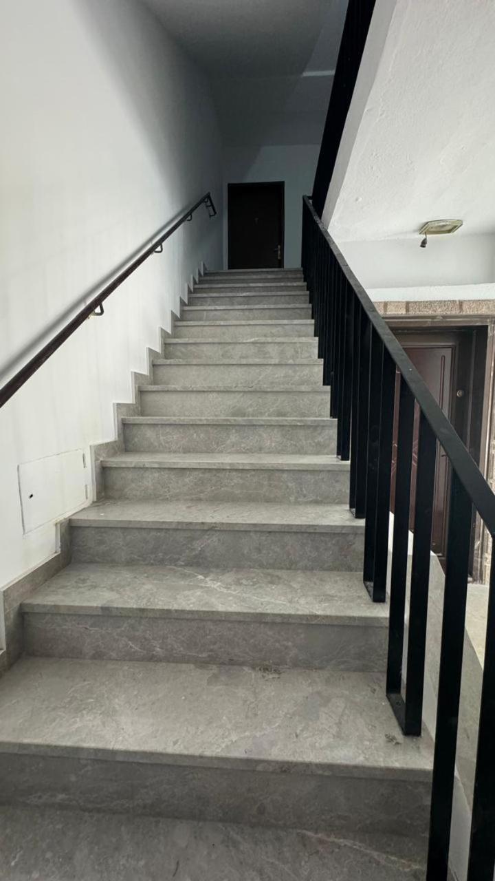 Host Apartament Elio Tiranë Luaran gambar